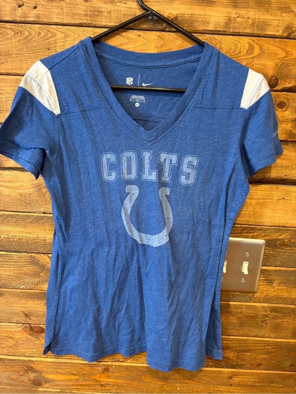 Nike NFL Womenβs Indianapolis Colts Blue V-Neck Tee size medium